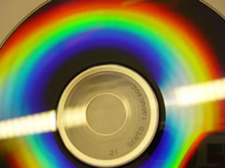 Etwa-eine-CD-ROM-pro-Sekunde-wird-gespeichert-das-summiert-sich-auf-rund-15-Petabyte-im-Jahr-Das-ist-in-etwa-vergleichbar-mit