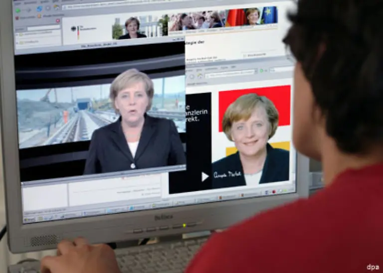 Um-darueber-hinaus-Leerlaufkapazitaeten-privater-PCs-zu-nutzen-haben-die-Physiker-das-Projekt-LHC-home-gestartet