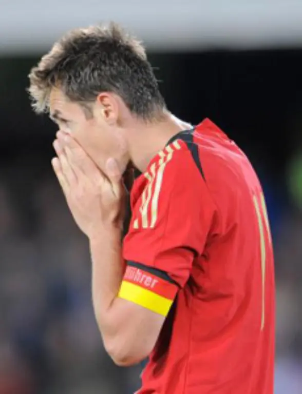 Nach-dem-Abpfiff-stand-fuer-Klose