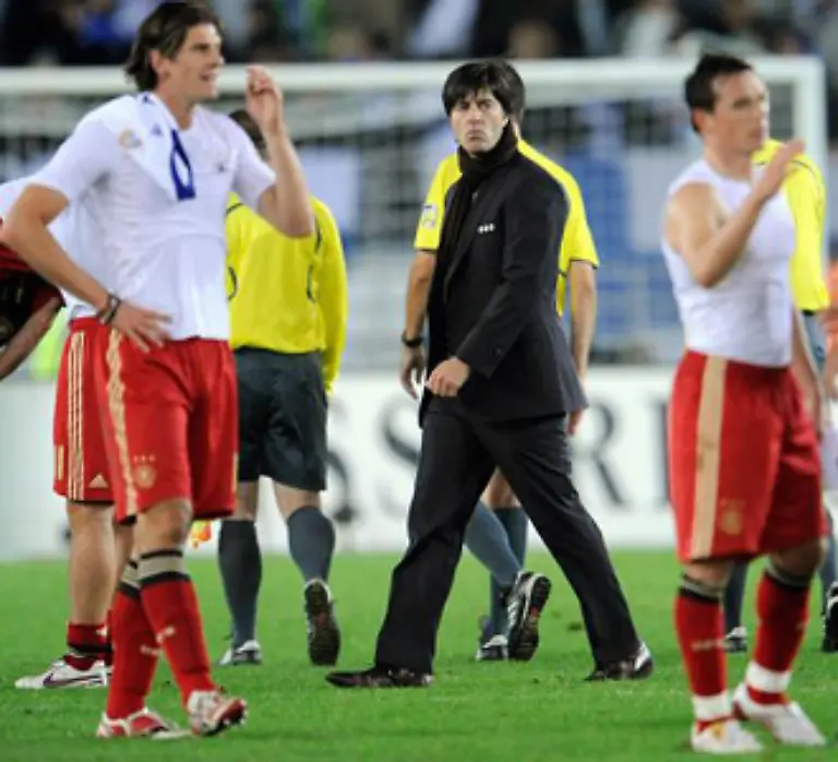 Bundestrainer-Jogi-Loew-kann-mit-dem-Auftritt-der-Neuen-im-Team-nicht-zufrieden-sein