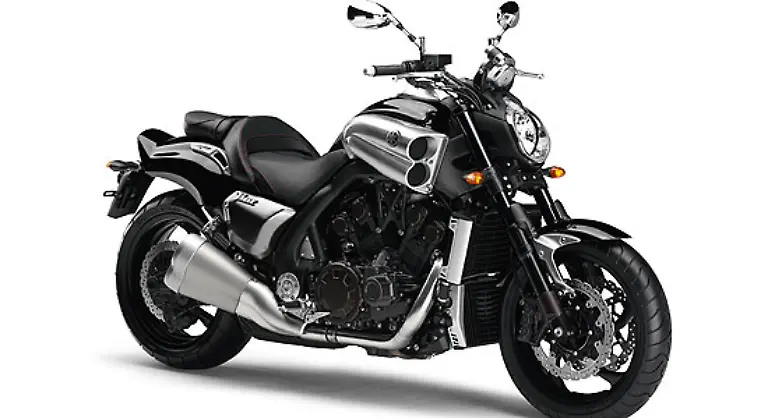 Neben-den-Stammkunden-also-den-Fans-der-alten-Vmax-will-Yamaha-auch-neue-Kaeuferschichten-erschliessen-Den-ein-oder-anderen-Supersport-Fan-will-man-mit-Yamahas-neuem-Boliden-aus-dem-Sattel-locken