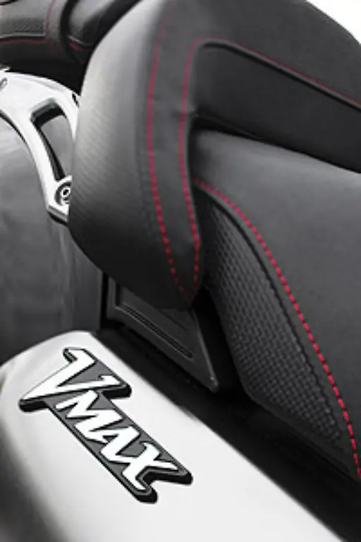 Mit-einem-Preis-von-fast-20-000-Euro-ist-die-Vmax-sicher-kein-Schnaeppchen-Doch-im-Vergleich-kann-sie-sich-sehen-lassen-vor-allem-wegen-der-hochwertigen-Teile-und-des-kraftvollen-Motors