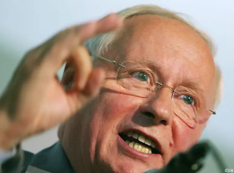 Die-leisen-Toene-sind-nicht-Oskar-Lafontaines-Sache-So-verwundert-es-kaum-dass-auch-sein-65-Geburtstag-wieder-von-ordentlichem-Polit-Getoese-begleitet-wird