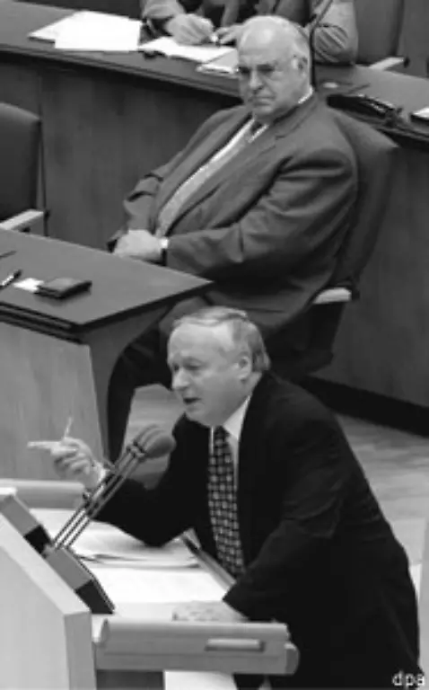 Nach-dem-Zusammenbruch-der-DDR-argumentierte-er-vehement-gegen-eine-schnelle-Wiedervereinigung-der-beiden-deutschen-Staaten-und-warnte-vor-nationaler-Besoffenheit