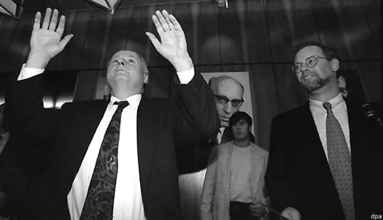Mit-Macht-meldete-er-sich-dann-im-November-1995-auf-dem-legendaeren-Mannheimer-Parteitag-zurueck