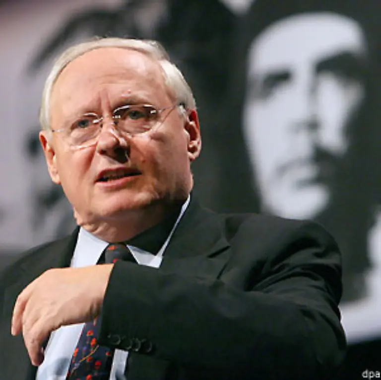 Seine-Kritiker-werfen-ihm-vor-mit-sozialen-Aengsten-zu-spielen-und-mit-antiamerikanischen-und-gelegentlich-auch-nationalistischen-Ressentiments-Stimmung-zu-machen