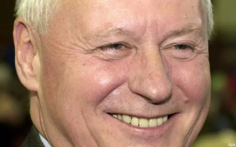 Das-passt-zwar-nicht-mit-Aussagen-aus-dem-Jahr-2007-zusammen-als-er-betonte-In-meinem-Alter-giert-man-nicht-mehr-nach-Aemtern-Doch-es-passt-dann-doch-wieder-zu-Oskar-Lafontaine
