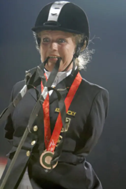 Gold-fuer-Deutschland-Dressurreiterin-Bettina-Eistel-holt-den-Olympiasieg-im-Einzel