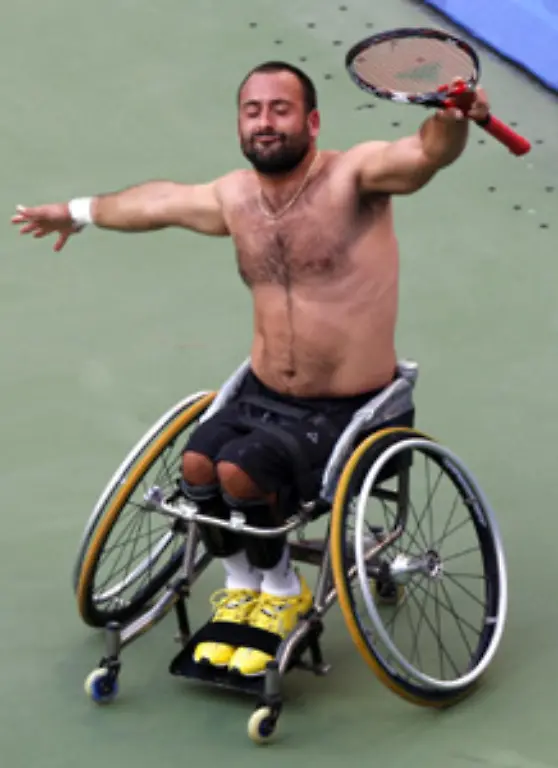 Michael-Jeremaisz-Frankreich-hat-sich-aus-Freude-ueber-Tennisgold-das-Trikot-vom-Leib-gerissen