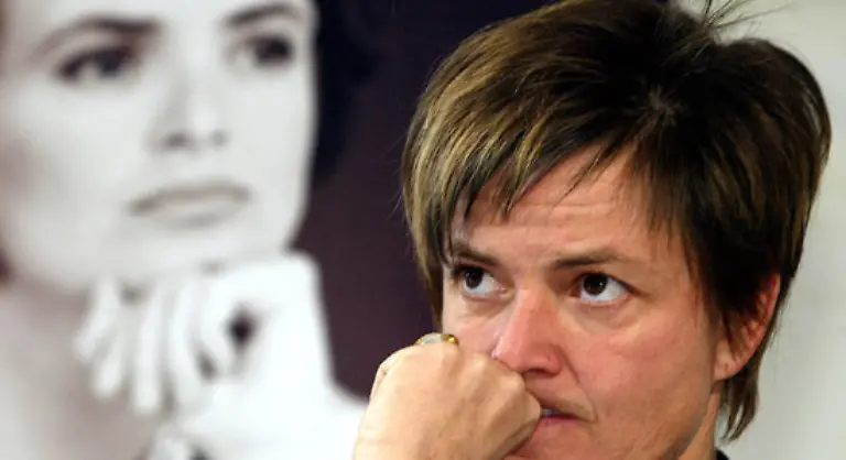 Gestandene-Maenner-fuehlten-sich-bemuessigt-die-wortgewandte-Gloria-in-Schutz-zu-nehmen