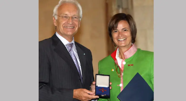 Die-Ansicht-dass-Veraenderungen-im-Sexualverhalten-und-die-Verwendung-von-Kondomen-die-Infektionsraten-senken-koennen-wurde-mit-der-Antwort-abgeschmettert