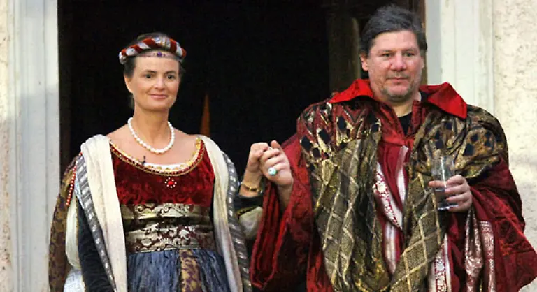 Von-Reportern-der-Bild-am-Sonntag-gefragt-Sie-haben-als-Kind-einige-Jahre-in-Afrika-verbracht-stammt-daher-Ihre-Theorie-dass-der-Neger-mehr-schnackselt-als-wir