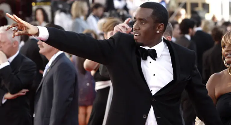 P-Diddy-der-immer-zur-Stelle-ist-wenn-viele-Single-Frauen-auf-einem-Haufen-sind