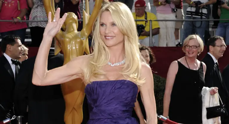 wie-dieses-Mal-zum-Beispiel-Nicollette-Sheridan-die-ihre-Verlobung-mit-Michael-Bolton-geloest-hat