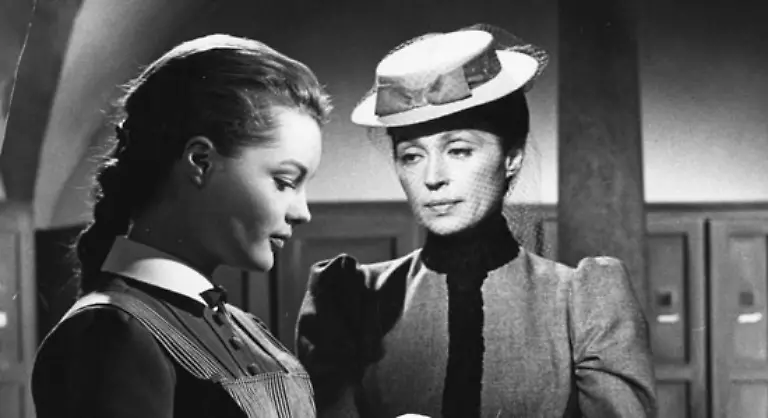 nach-der-Scheidung-waechst-sie-teils-im-Klosterinternat-auf