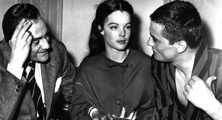 als-sie-sich-radikal-neu-orientiert-und-1959-zu-ihrer-grossen-Liebe-Alain-Delon-nach-Paris-fluechtet