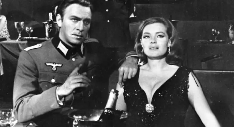 Sie-arbeitet-manisch-dreht-in-den-1960er-und-1970er-Jahren-international-erfolgreiche-Filme-mit-den-grossen-Regisseuren-der-Zeit-hier-1966-in-Spion-zwischen-zwei-Fronten