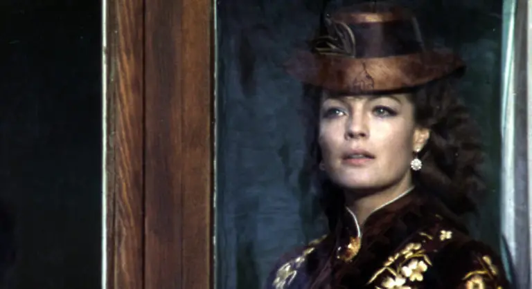 Selbst-Jahrzehnte-nach-ihrem-Tod-laesst-es-sich-der-inzwischen-79-jaehrige-Aufklaerungspapst-Oswald-Kolle-nicht-nehmen-vor-kurzem-eine-Affaere-mit-der-Schoenen-zu-gestehen