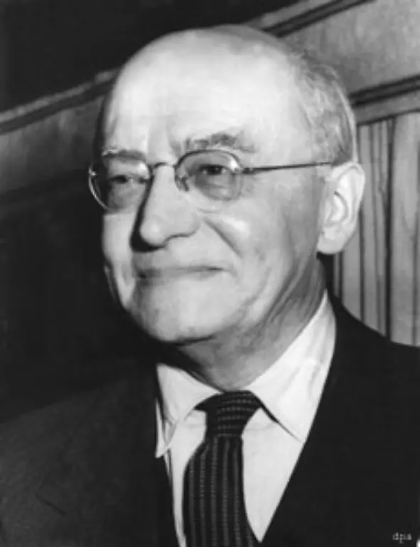 Wenige-Tage-vor-Helmut-Kohls-Geburt-wird-der-Zentrumspolitiker-Heinrich-Bruening-deutscher-Reichskanzler-Deutschland-und-Europa-haben-seit-1929-mit-der-Weltwirtschaftskrise-zu-kaempfen