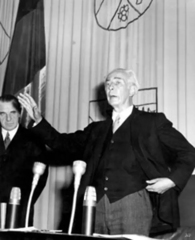 Kohl-besucht-1948-auch-die-Gruendungsversammlung-der-FDP-Ihr-Chef-Theodor-Heuss-ist-fuer-ihn-ein-Bindeglied-zur-Frankfurter-Nationalversammlung-von-1848