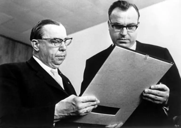 Die-Tuer-zur-Macht-ist-damit-fuer-Kohl-endgueltig-offen-Allerdings-kann-er-erst-im-Mai-1969-den-langjaehrigen-Ministerpraesidenten-Peter-Altmeier-beerben