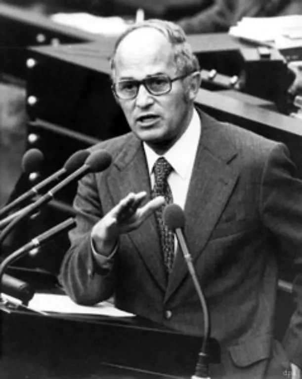 Barzels-Stern-ist-im-Sinken-begriffen-Nach-der-Bundestagswahl-am-19-November-1972-stellt-die-SPD-erstmals-die-staerkste-Fraktion-Die-sozial-liberale-Koalition-kann-ihre-Mehrheit-ausbauen