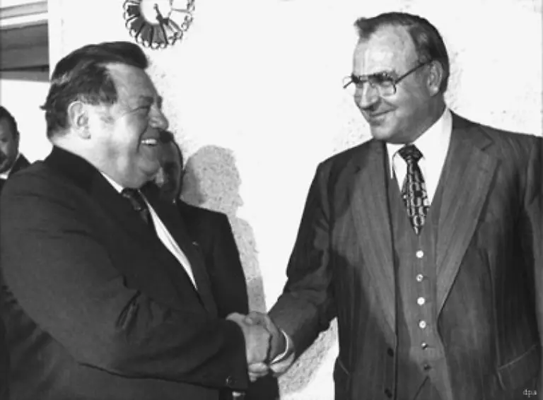 Kohl-verlaesst-Mainz-und-wechselt-endgueltig-in-die-Bundespolitik-nach-Bonn-Er-wird-nun-auch-Chef-der-CDU-CSU-Bundestagsfraktion-Doch-nun-droht-Ungemach-aus-den-eigenen-Reihen