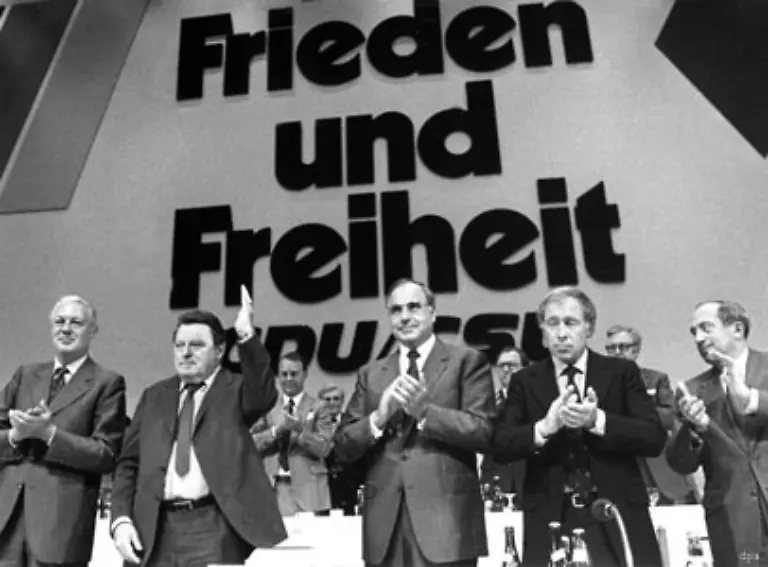Aber-auch-Kohl-macht-Zugestaendnisse-Er-verzichtet-bei-der-Bundestagswahl-1980-zu-Gunsten-von-Strauss-auf-die-Kanzlerkandidatur-Dieser-Schachzug-sollte-sich-als-richtig-erweisen