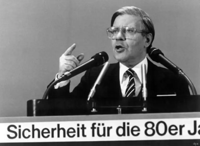 Die-Uebernahme-der-Kanzlerschaft-durch-Helmut-Kohl-zeichnet-sich-nach-der-Bundestagswahl-1980-ab-Die-Regierung-Schmidt-bekommt-die-steigende-Arbeitslosigkeit-nicht-in-den-Griff