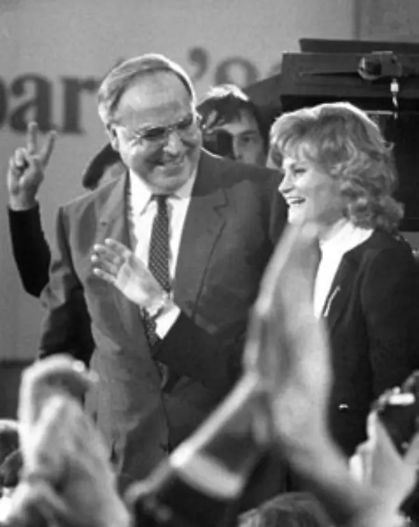 Kohl-ist-am-Ziel-seiner-Wuensche-Viele-Vertreter-von-Politik-und-Medien-sagen-ihm-eine-kurze-Amtszeit-voraus-Sie-sollten-sich-alle-irren