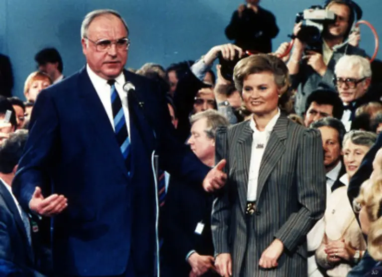 Die-CDU-CSU-FDP-Koalition-wird-bei-der-Bundestagswahl-am-25-Januar-1987-bestaetigt-Zwar-rutscht-die-Union-auf-44-3-Prozent-ab-sie-stellt-aber-dennoch-mit-grossem-Abstand-die-staerkste-Fraktion