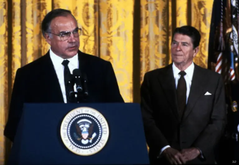 Das-Verhaeltnis-zur-westlichen-Supermacht-USA-ist-unter-Kohl-gut-Die-Chemie-zwischen-ihm-und-Praesident-Ronald-Reagan-stimmt