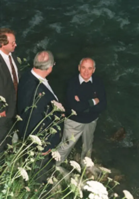 Zuvor-hat-Kohl-es-vermocht-die-letzte-Huerde-auf-dem-Weg-zur-Einheit-zu-beseitigen-Er-sucht-Gorbatschow-in-seiner-suedrussischen-Heimat-auf