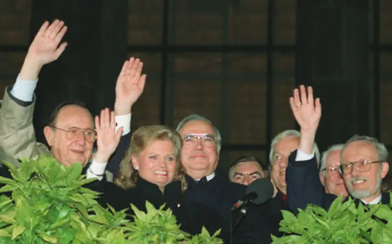 Am-3-Oktober-1990-ist-Deutschland-wieder-vereint-Kohl-geht-als-Kanzler-der-Einheit-in-die-Geschichte-ein