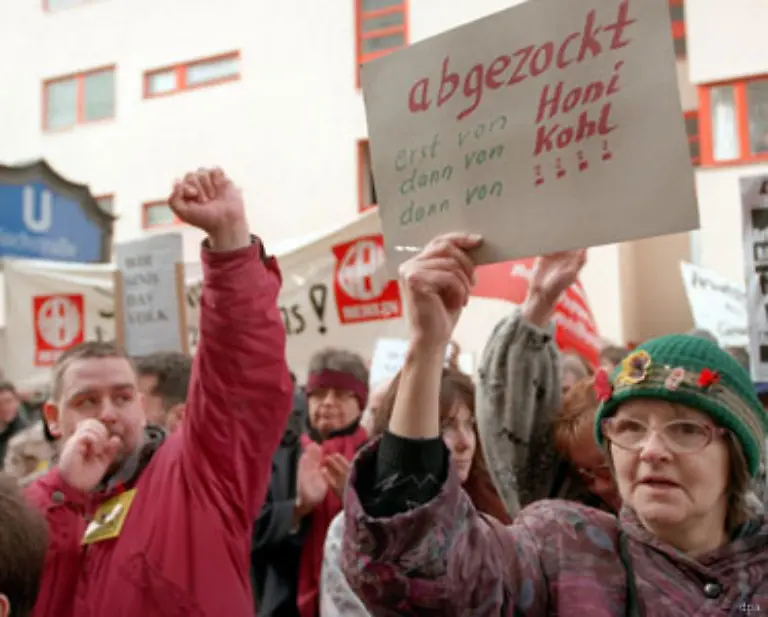 Die-Arbeitslosigkeit-nimmt-in-Ostdeutschland-rapide-zu-Der-Umbau-der-Wirtschaft-in-den-neuen-Laendern-fordert-Opfer-und-viel-Geld