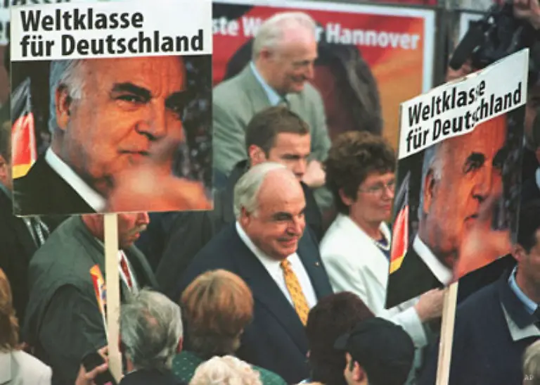 Die-Mehrheit-der-Deutschen-lehnt-nun-Helmut-Kohl-als-Bundeskanzler-ab-Allerdings-will-Kohl-davon-nichts-wissen
