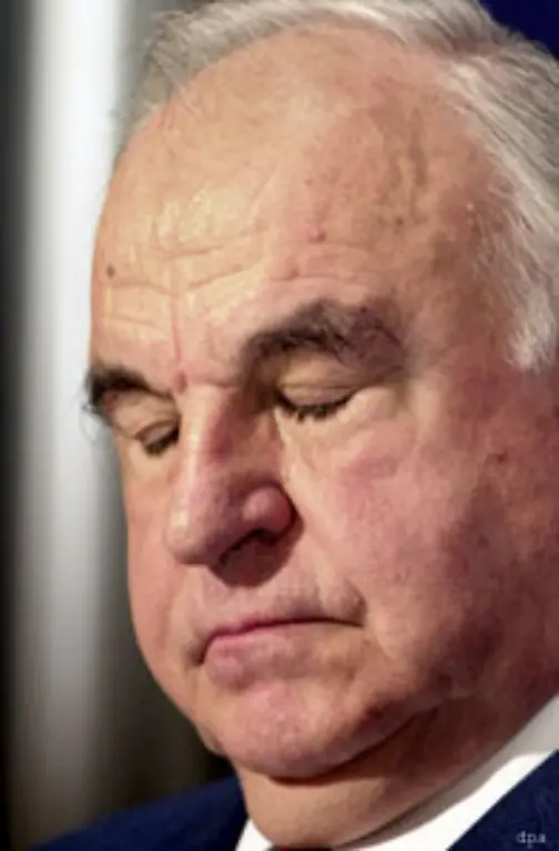 Doch-es-droht-Ungemach-Ende-1999-wird-die-CDU-von-einer-Spendenaffaere-erschuettert-In-deren-Mittelpunkt-steht-Helmut-Kohl