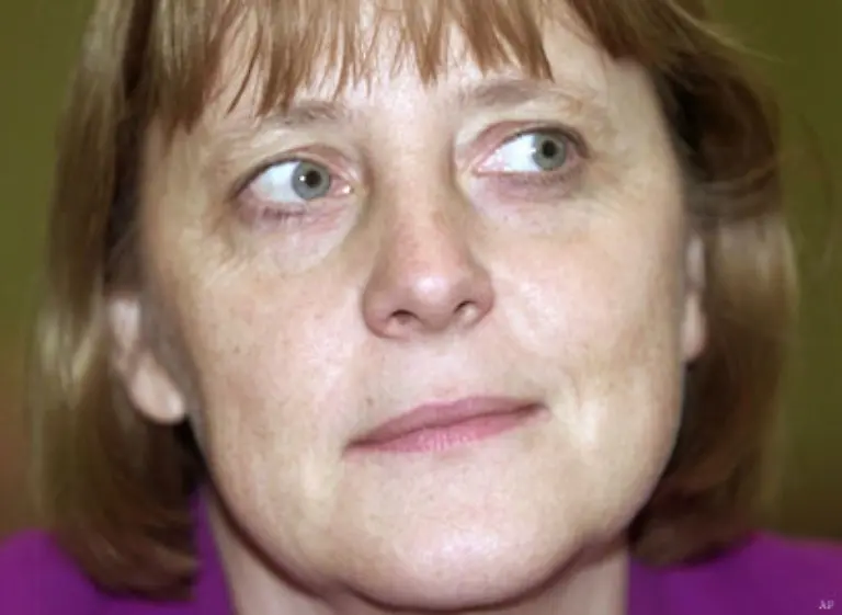 Dafuer-draengt-nun-CDU-Generalsekretaerin-Angela-Merkel-in-den-Vordergrund-Kurz-vor-Weihnachten-1999-verlangt-sie-in-einem-Zeitungsbeitrag-die-Abnabelung-der-CDU-von-Helmut-Kohl-Die-Partei-muss-laufen-lernen
