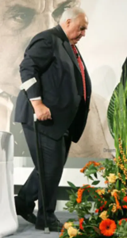 Kohl-hat-zuletzt-mit-gesundheitlichen-Problemen-zu-kaempfen-Zwei-Knieoperationen-sind-erforderlich