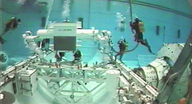 und-das-Johnson-Space-Center-in-Houston-Texas-mit-diversen-Forschungseinrichtungen