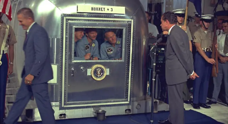 Die-Maenner-die-sich-damals-ins-Weltall-wagten-waren-moderne-Helden