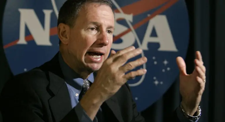 Die-Angst-von-NASA-Chef-Griffin-Diesmal-koennten-die-Chinesen-seiner-Behoerde-im-zweiten-Wettlauf-zum-Mond-zuvorkommen-fuer-die-Amerikaner-schlichtweg-ein-Alptraum