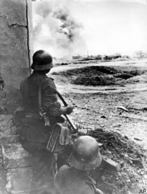 Am-16-April-1941-wird-Strauss-erneut-eingezogen-Er-nimmt-an-dem-am-22-Juni-1941-beginnenden-Krieg-gegen-die-Sowjetunion-teil