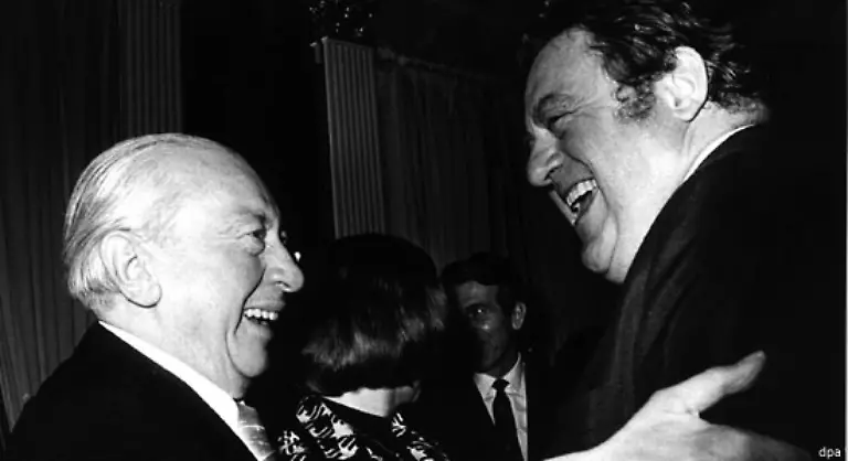 Im-Bundestag-wird-Strauss-Chef-der-CSU-Landesgruppe-und-stellvertretender-Fraktionsvorsitzender-in-seiner-Partei-1952-Stellvertreter-von-CSU-Chef-Josef-Mueller-genannt-Ochsensepp-links-im-Bild