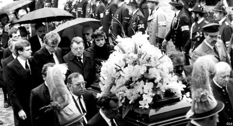 Als-Marianne-Strauss-1984-bei-einem-Verkehrsunfall-ums-Leben-kommt
