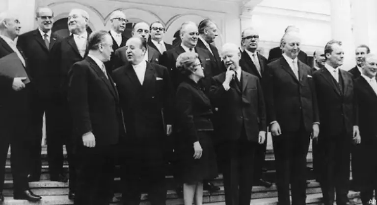 Nach-Bildung-der-Grossen-Koalition-im-November-1966-unter-Kanzler-Kiesinger-wird-Strauss-Finanzminister