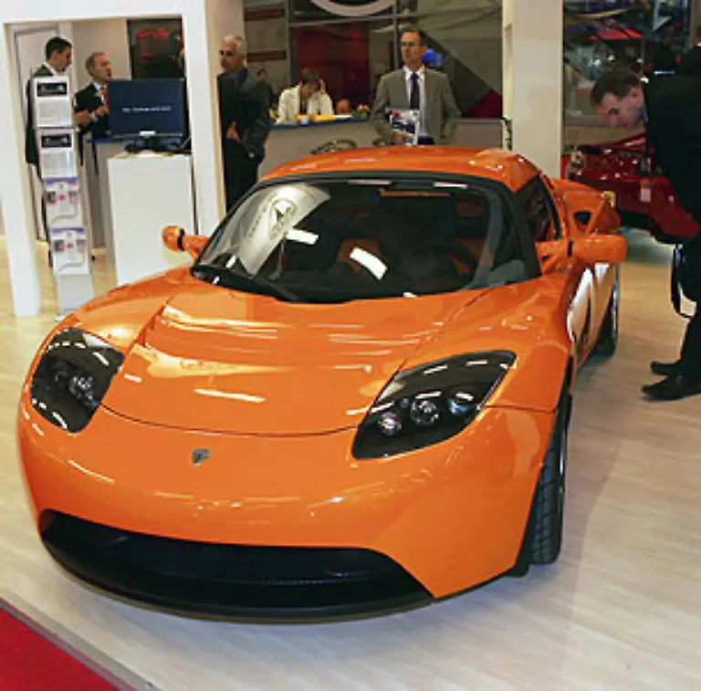 Das-kann-der-Tesla-nicht-doch-er-stellt-fuer-ein-Elektro-Auto-erstaunliche-Fahrleistungen-auf-die-Beine-Der-Roadster-schafft-mehr-als-200-km-h
