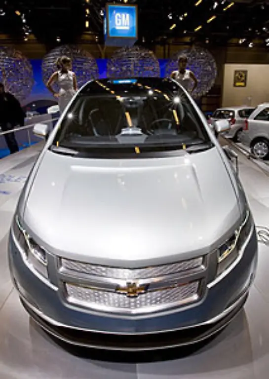 Chevrolet-hat-mit-dem-Volt-ein-interessantes-Konzept-vorgelegt-Das-Auto-faehrt-rein-elektrisch-hat-einen-Benzin-Motor-nur-zum-Laden-der-Batterie-an-Bord