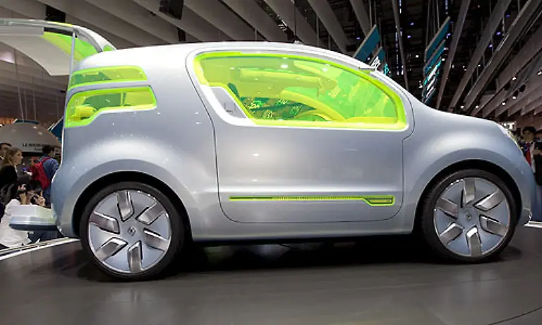 Renault-praesentiert-ein-aeusserst-neon-beladenes-Auto-Aber-der-Z-E-Concept-scheint-nicht-nur-gruen-er-ist-es-auch-Null-Emissionen-Zero-Emission-verspricht-das-Auto