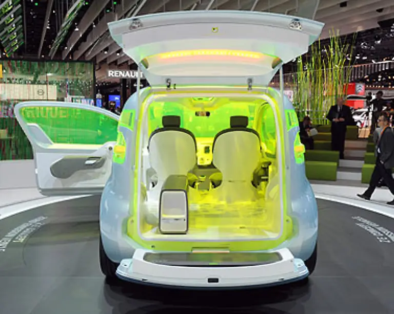 Als-Antrieb-dient-ein-70-Kilowatt-starker-Elektromotor-Zusaetzlich-hat-der-Z-E-Concept-Solarzellen-auf-dem-Dach-die-die-Lithium-Ionen-Batterie-speisen